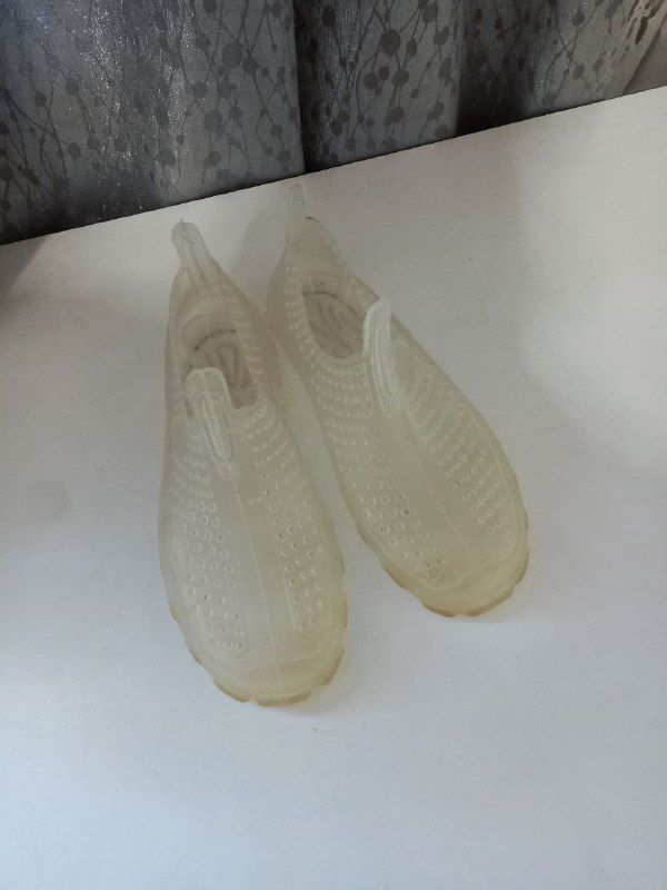 Клеевой пистолет, аквашузы, круг для малышей, поильник, бутылка, швабра 2