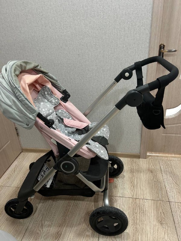 Красивая детская коляска Stokke Scoot V2 в отличном состоянии