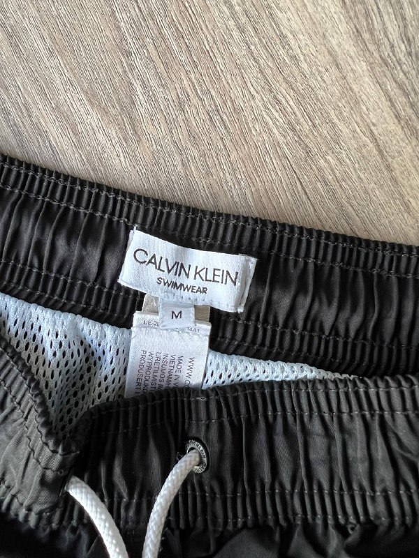 Calvin Klein swim trunks size M 2