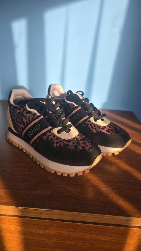 Женская обувь: кроссовки, туфли эспадрильи, кеды