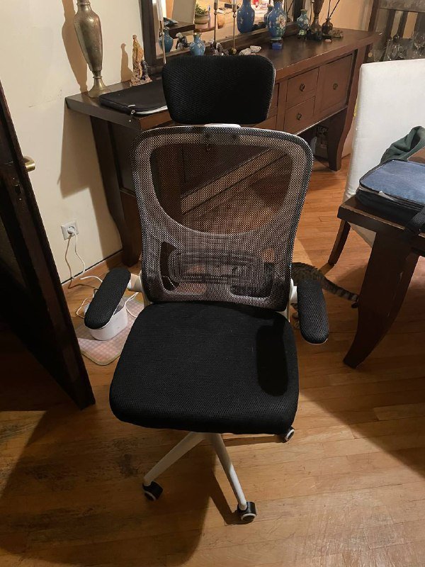 Рабочее кресло с подголовником и регулировкой высоты 2