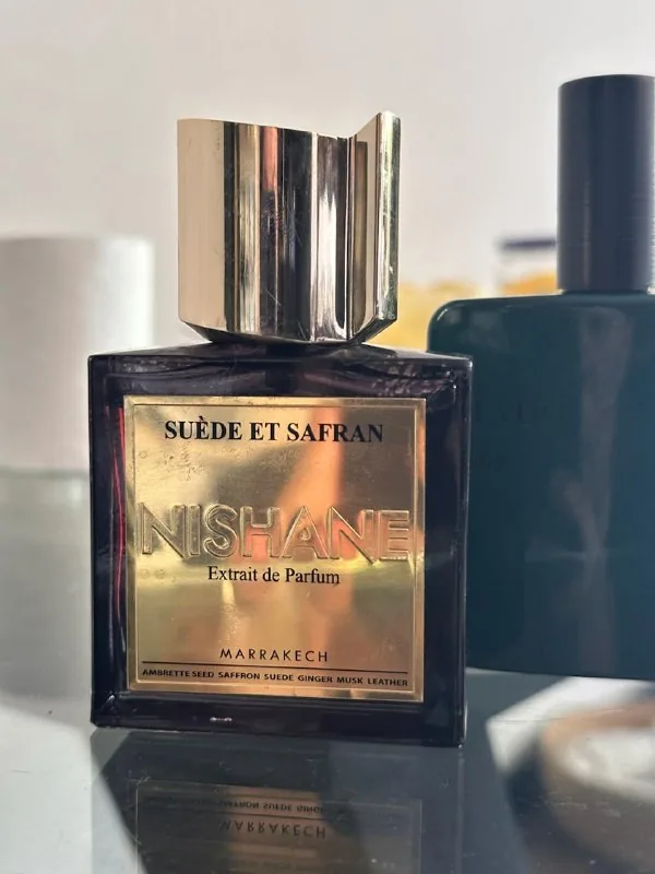 Nishane Suede et Safran, пробники Essential Parfums 1