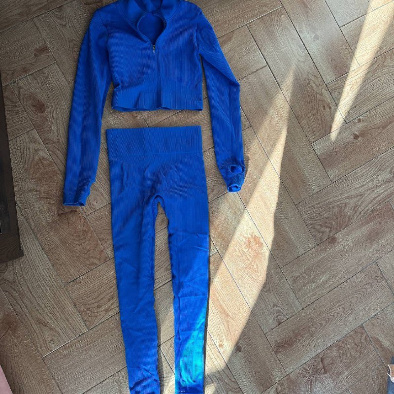 Новый костюм размер S