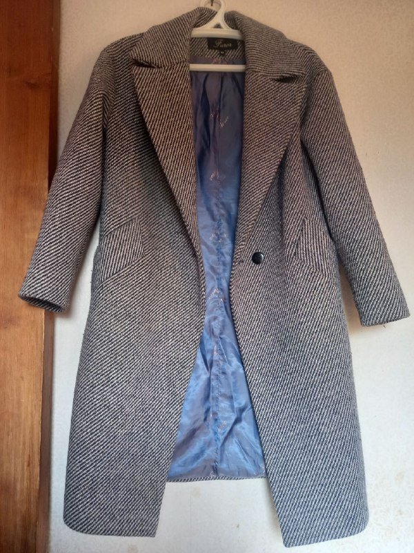 Куртка-фуфайка, куртка-бомбер Zara, пальто Furor, ботинки Verbenas, книги 4