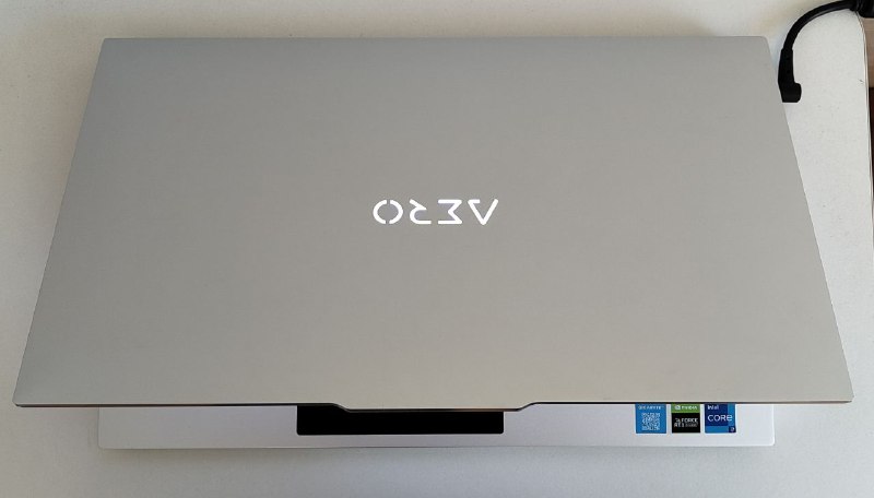 Ноутбук GIGABYTE AERO 17 XE5 2