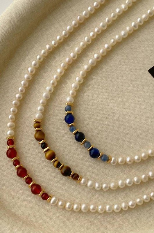 Ожерелья, браслеты из натуральных камней, серебра и золота