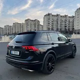 Volkswagen Tiguan 2021 R-Line SE 3