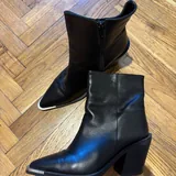 Кроссовки adidas, босоножки Zara, казаки 2