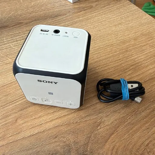 Колонка Sony SRS-X11, колонка Xiaomi Mi Portable Bluetooth Speaker 16W