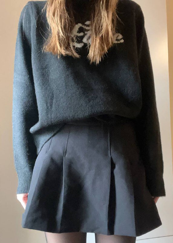 Зеленый топ, молочный топ, черное платье, белый топ, черная мини юбка 6