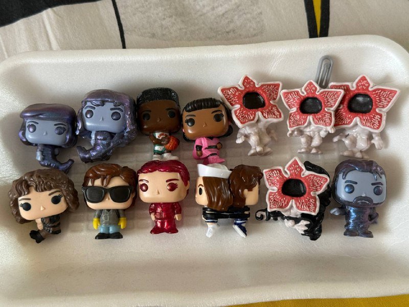 Фигурки киндер kinder joy stranger things