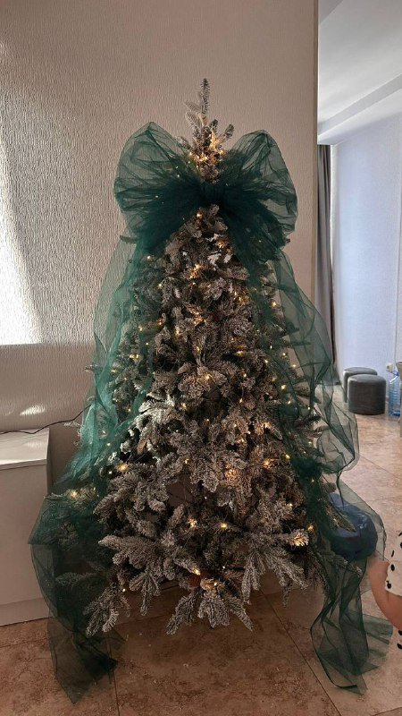 Бант на елку с серебряными блестками