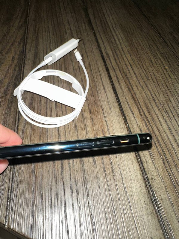 Apple iPhone 11 Pro зеленый с зарядным устройством 2