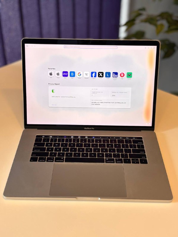 Macbook pro 2018 15.6 i7 16GB 500GB 3