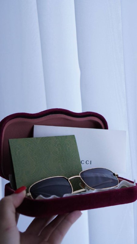 Солнцезащитные очки Gucci 4