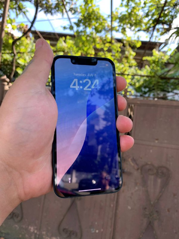 Samsung S23, Samsung Watch 5, 2 iPhone 13 mini 2