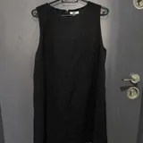 Черное платье H&M, белый жилет, цветочный топ 1
