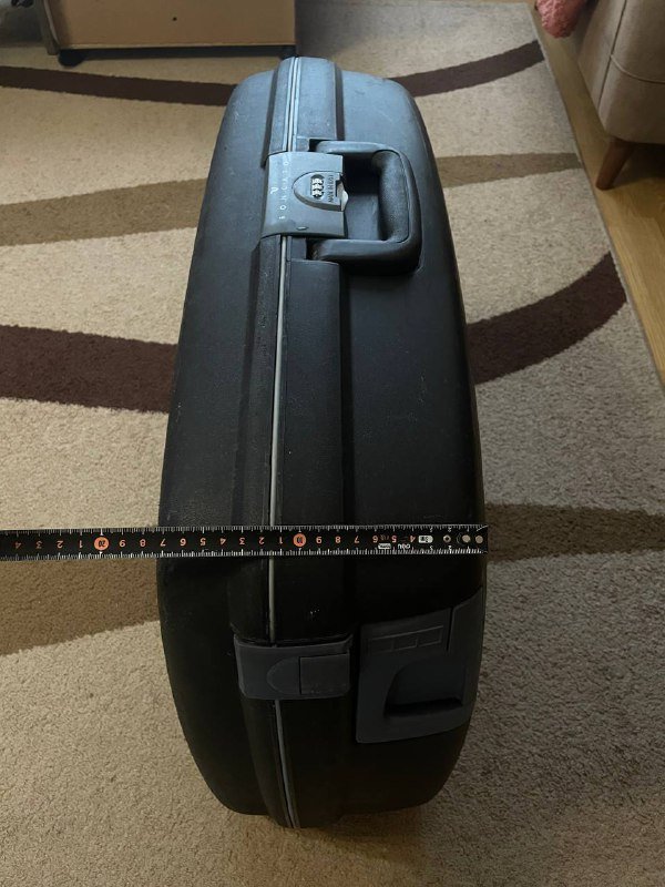 Пластиковый чемодан Roncato 3