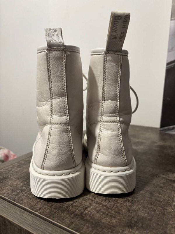 Ботинки Dr Martens Белые из мягкой кожи 4