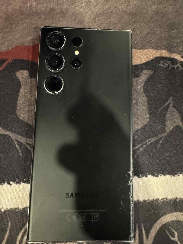 Samsung S23 Ultra с зарядкой, с треснутой задней панелью