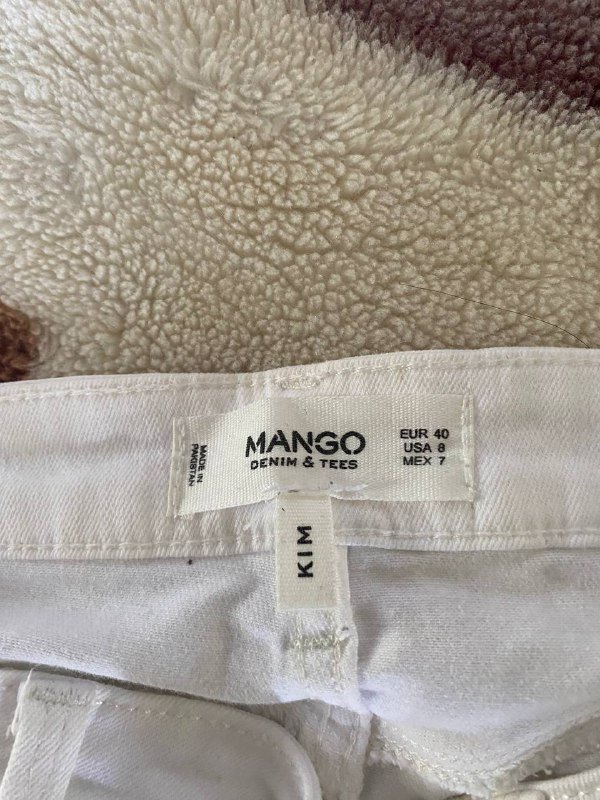 Пальто, белые джинсы Mango, белая кофта 3
