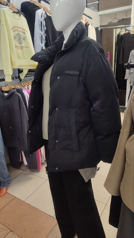 кроптоп хаки, черные ботинки 39 размер, теплая куртка XS, джинсовка M 3