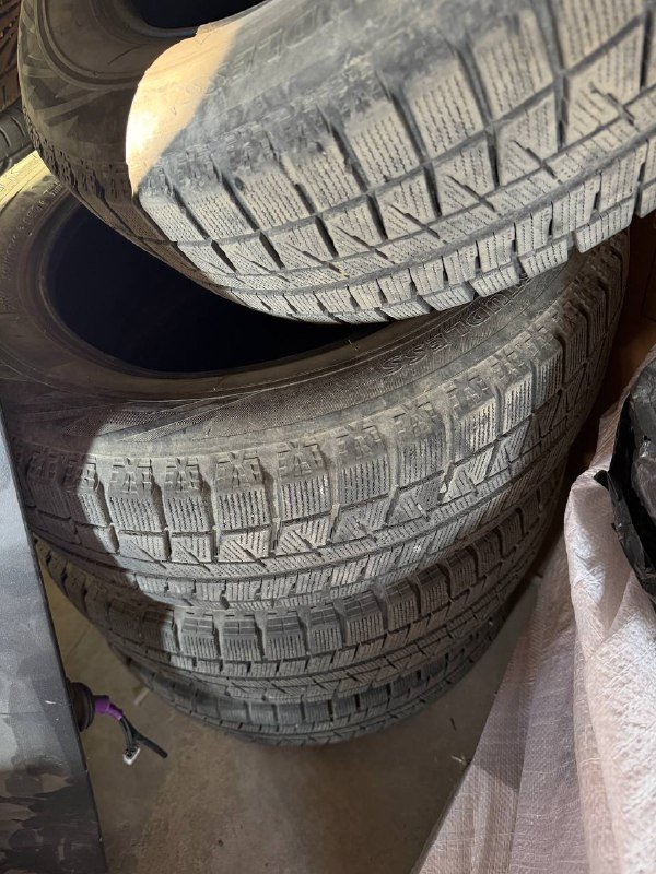 Комплект зимних шин Bridgestone Blizzak 215/60 R16 2