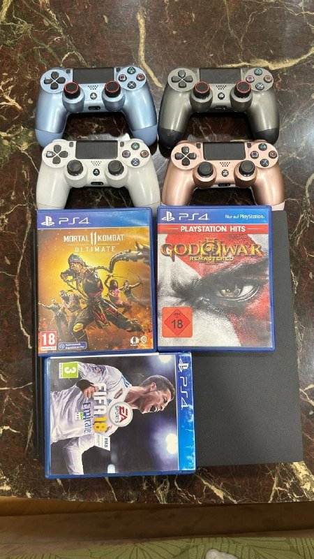 PS4 Pro с играми и контроллерами в комплекте 2