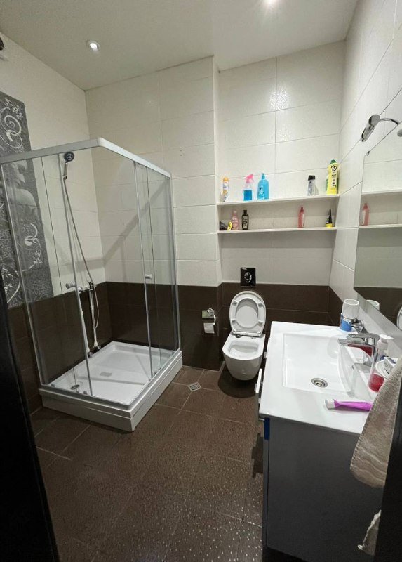 3 комнатная квартира с 2 спальнями в Батуми на год 3