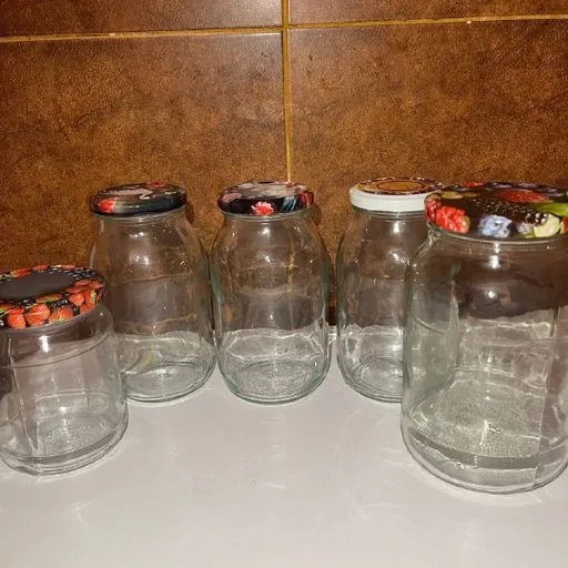Банки с крышками