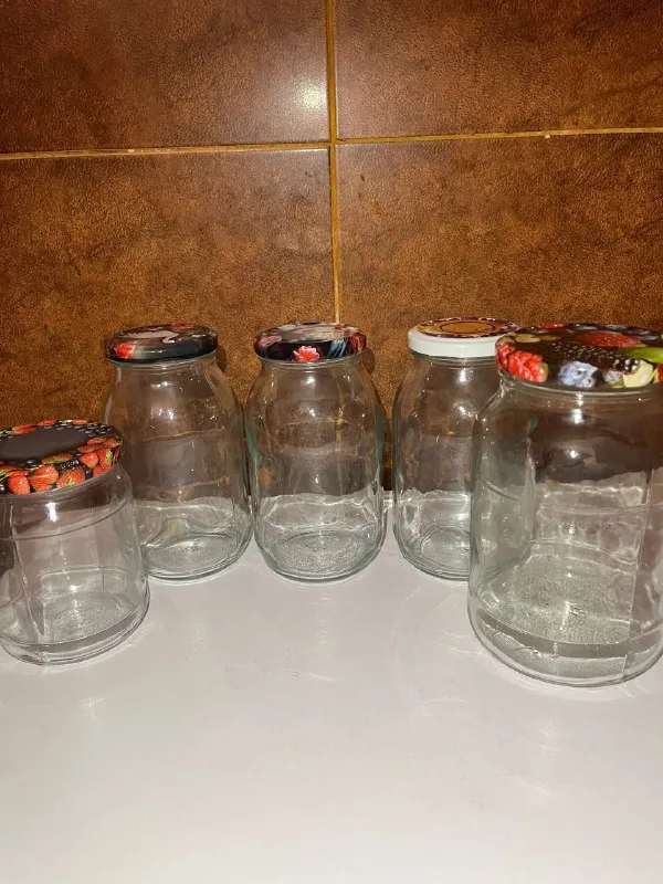 Банки с крышками