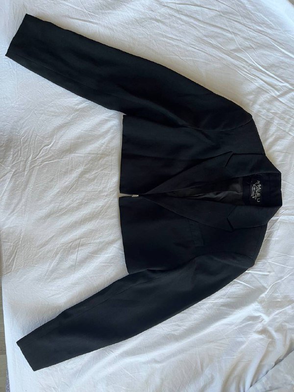 Укороченный черный пиджак