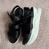 Женская обувь GUESS, ZARA, DKNY и UGG 9