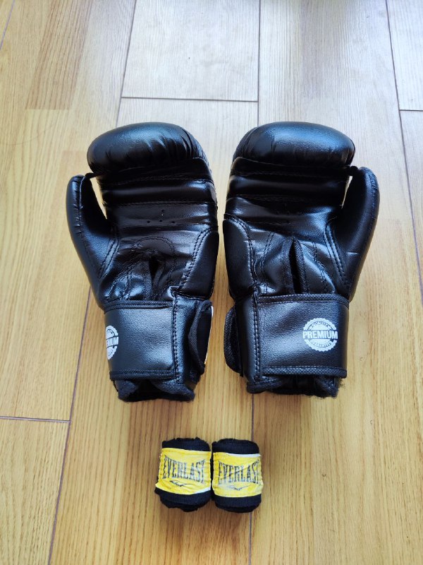 Боксерские перчатки Everlast 12 унций плюс бинты 2