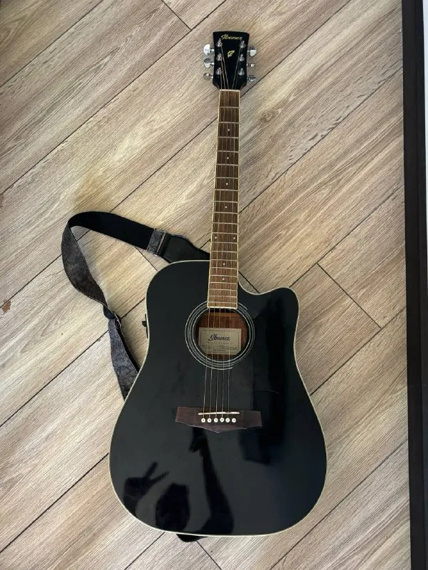 Электроакустическая гитара Ibanez, ремень, чехол, каподастр 1