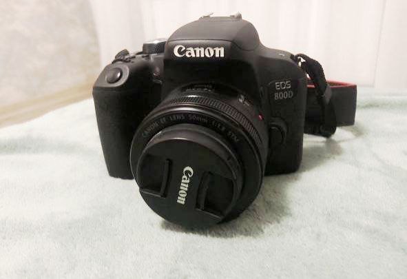 Canon EOS800D с объективом EF 50mm f/1.8 STM