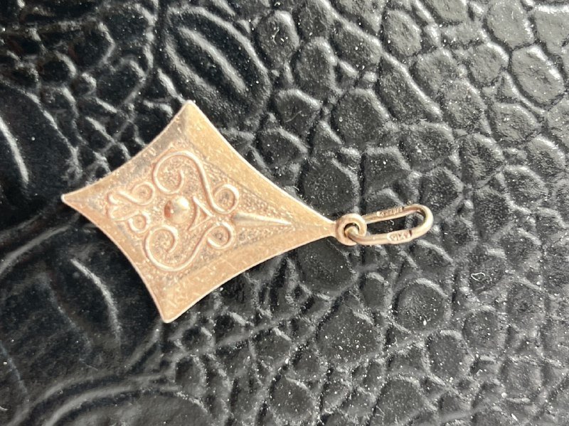 серебряный кулон в золотом покрытии