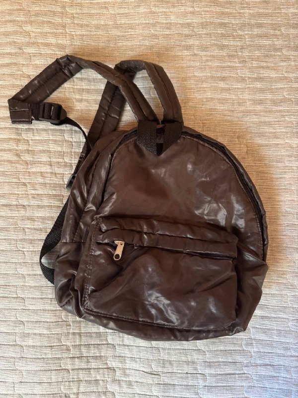 небольшой рюкзак из непромокаемой ткани