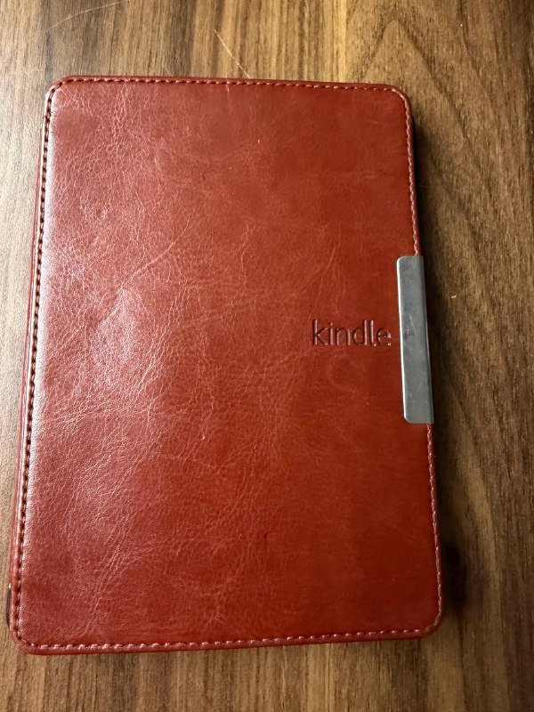 Kindle в кожаном чехле 2