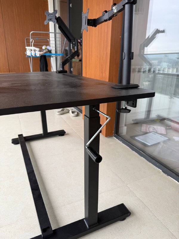 Компьютерный стол, кронштейн лапа, обычный кронштейн 2