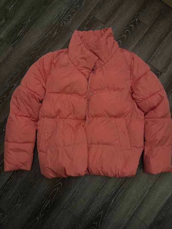 Розовая куртка размера L