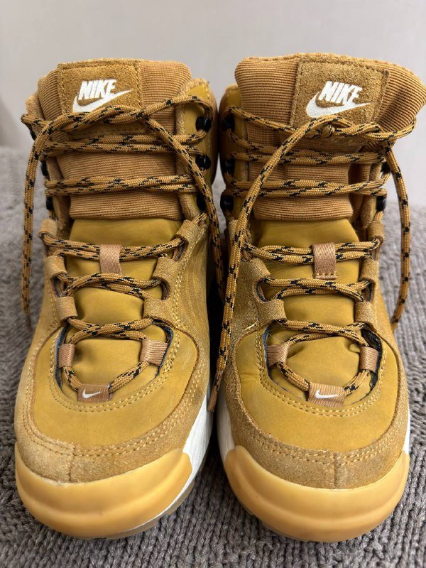 Ботинки Nike 37,5 размер 4