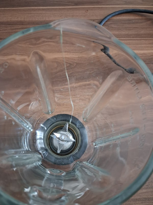 Адаптер ROBITON PC1000, дневной крем VICHY, блендер, электрическая плитка, чайник 4