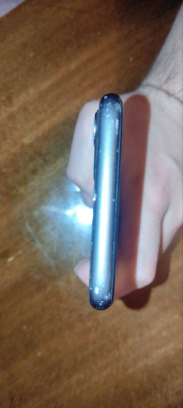 Selling a smartphone with a cracked back cover 7