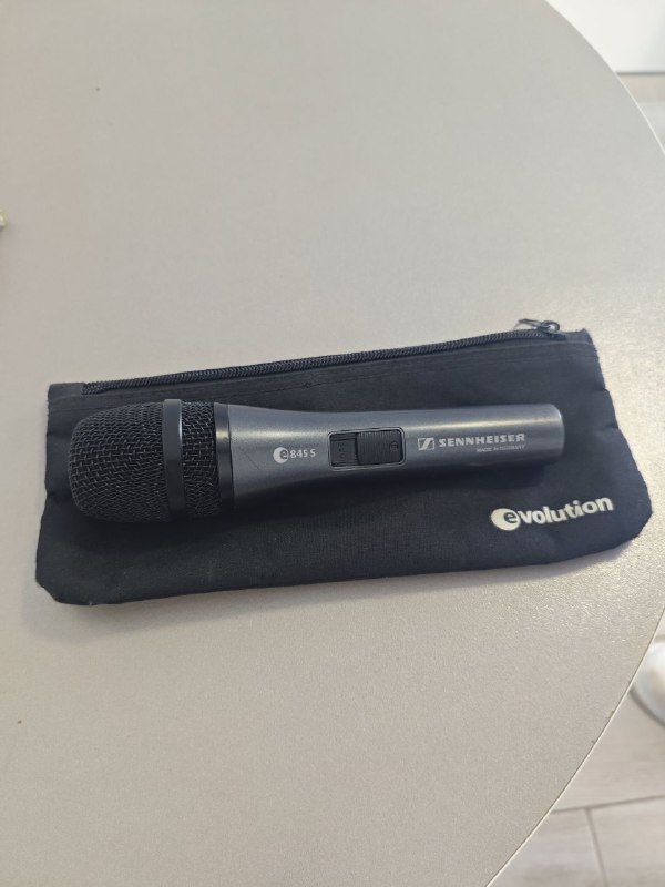 звук. карта Scarlett 2i4, JBL 305p mkII, укулеле Lanikai, микрофон sennheiser 10