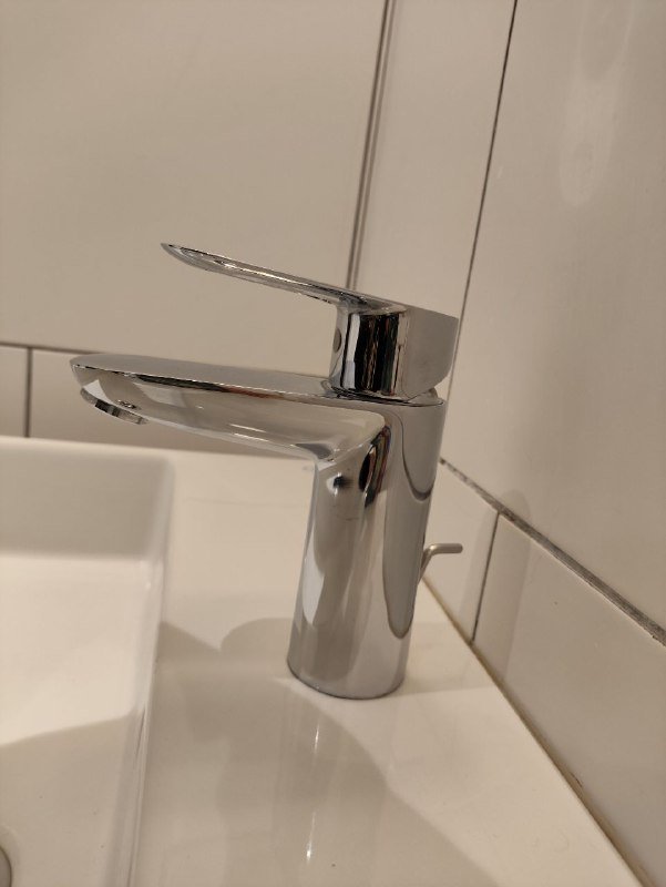 Накладная раковина с краном 3