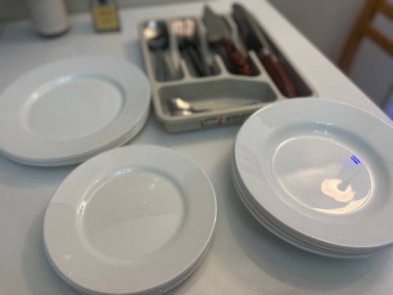 Посуда набор тарелок и столовых приборов 2