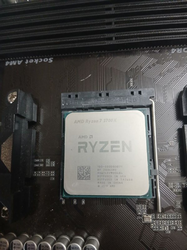 Процессор Ryzen 7 3700x, 4 плашки памяти DDR4 по 16 Гб, материнская плата 5