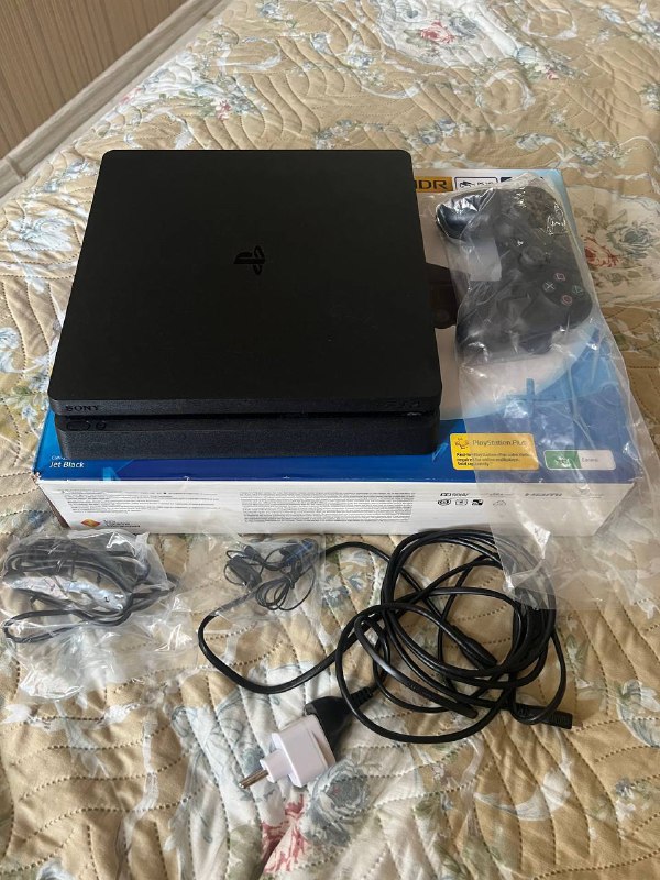 PS 4 Slim с джойстиком