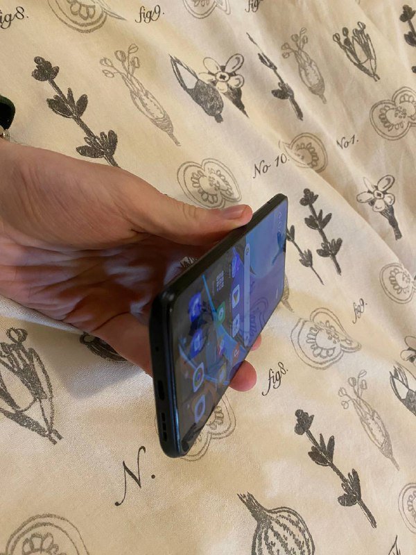 Redmi 9T с зарядным устройством Baseus 4